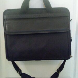 TARGUS LAPTOP TOTE BAG & BRIEFCASE